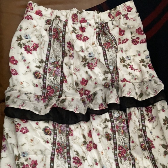 Club monaco Floral skirt - Picture 2 of 5